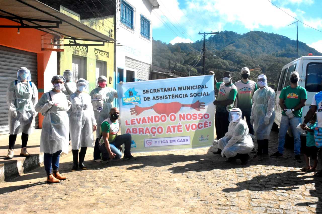 Camacã: Equipe da Secretaria de Assistência Social entrega cesta básica em Novo Itamaraty e Zona Rural